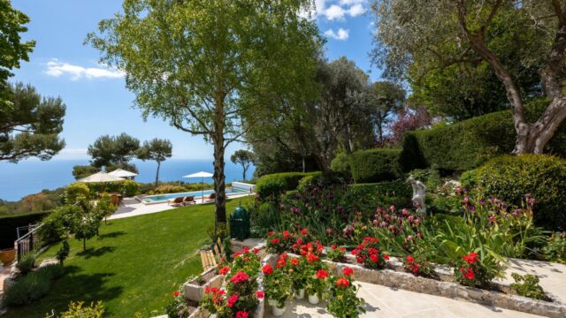 Villa with an exceptional sea view in Eze