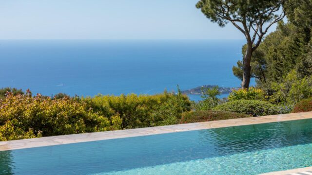 Villa with an exceptional sea view in Eze