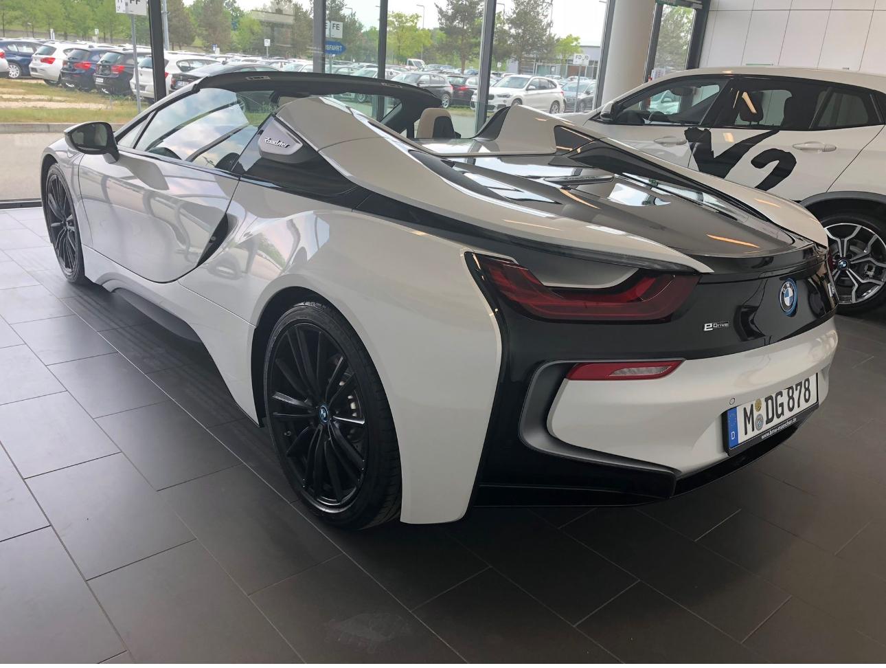 BMW i8 Roadster