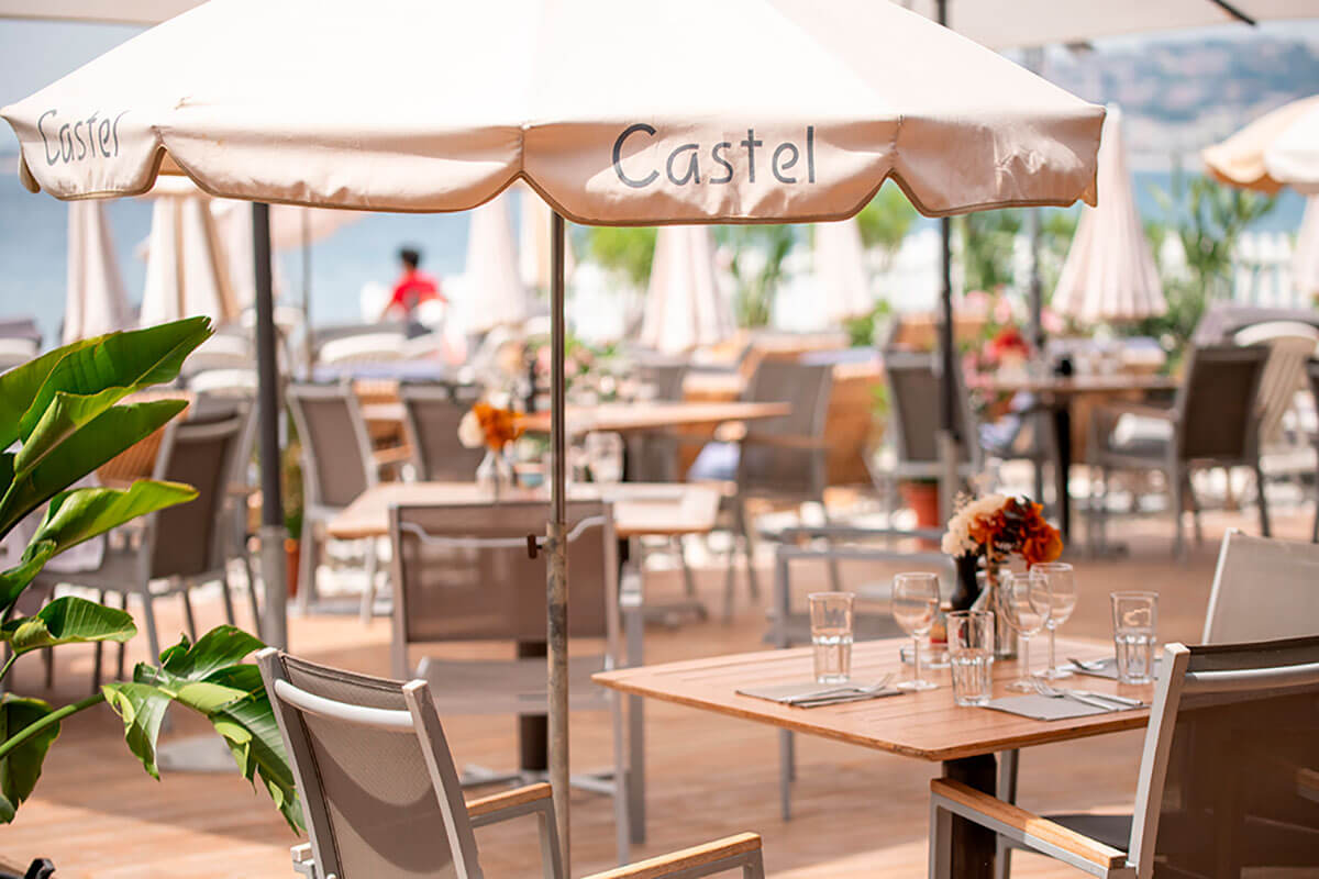 Castel Plage - Private beach, Bar & Restaurant in Nice