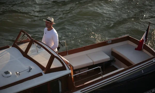 Corto boat ride on the Seine