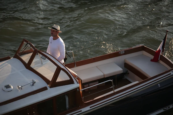 Corto boat ride on the Seine