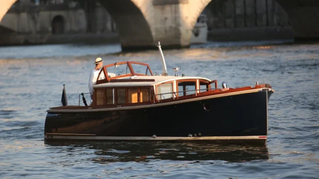 Corto boat ride on the Seine