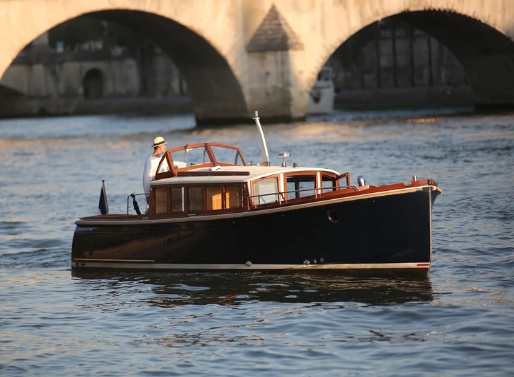 Corto boat ride on the Seine