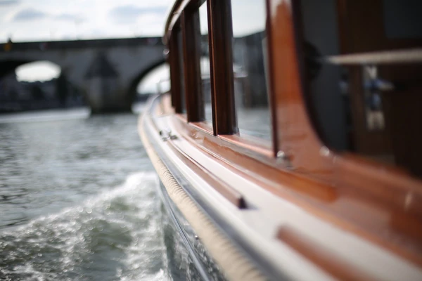 Corto boat ride on the Seine