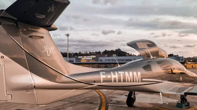 Diamond DA 62: private jet rental