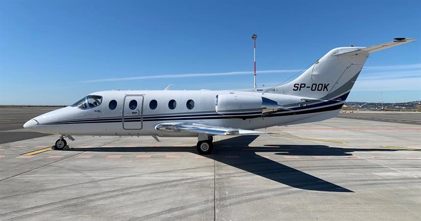 SP-OOK HAWKER 400XP | Smart Jet Charter Flights