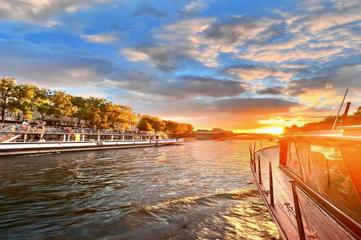 Dinner Cruise Paris | Paris Yacht 1 | Seine