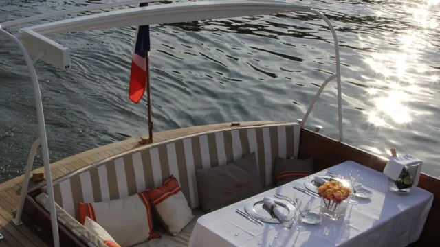 Dinner Cruise Paris | Paris Yacht 1 | Seine