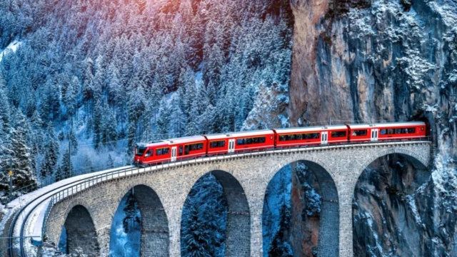 Excellence rail journey through the Swiss Alps - Glacier Express