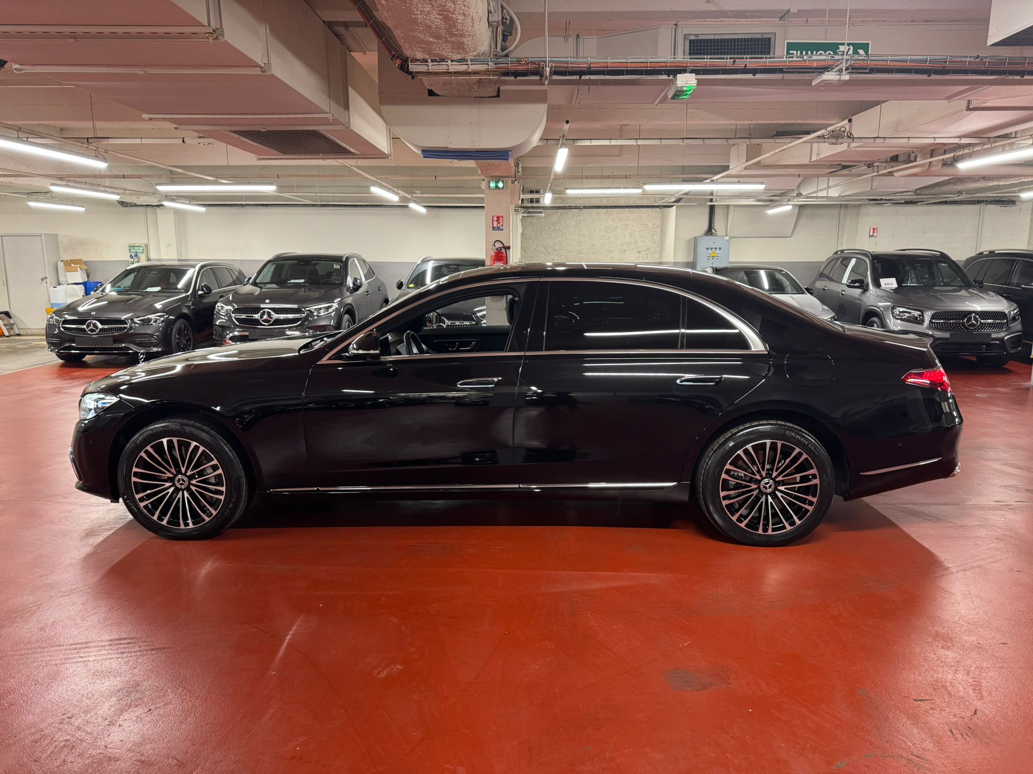 Mercedes Benz S class in Paris (France)