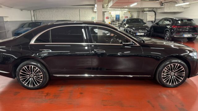 Mercedes Benz S class in Paris (France)