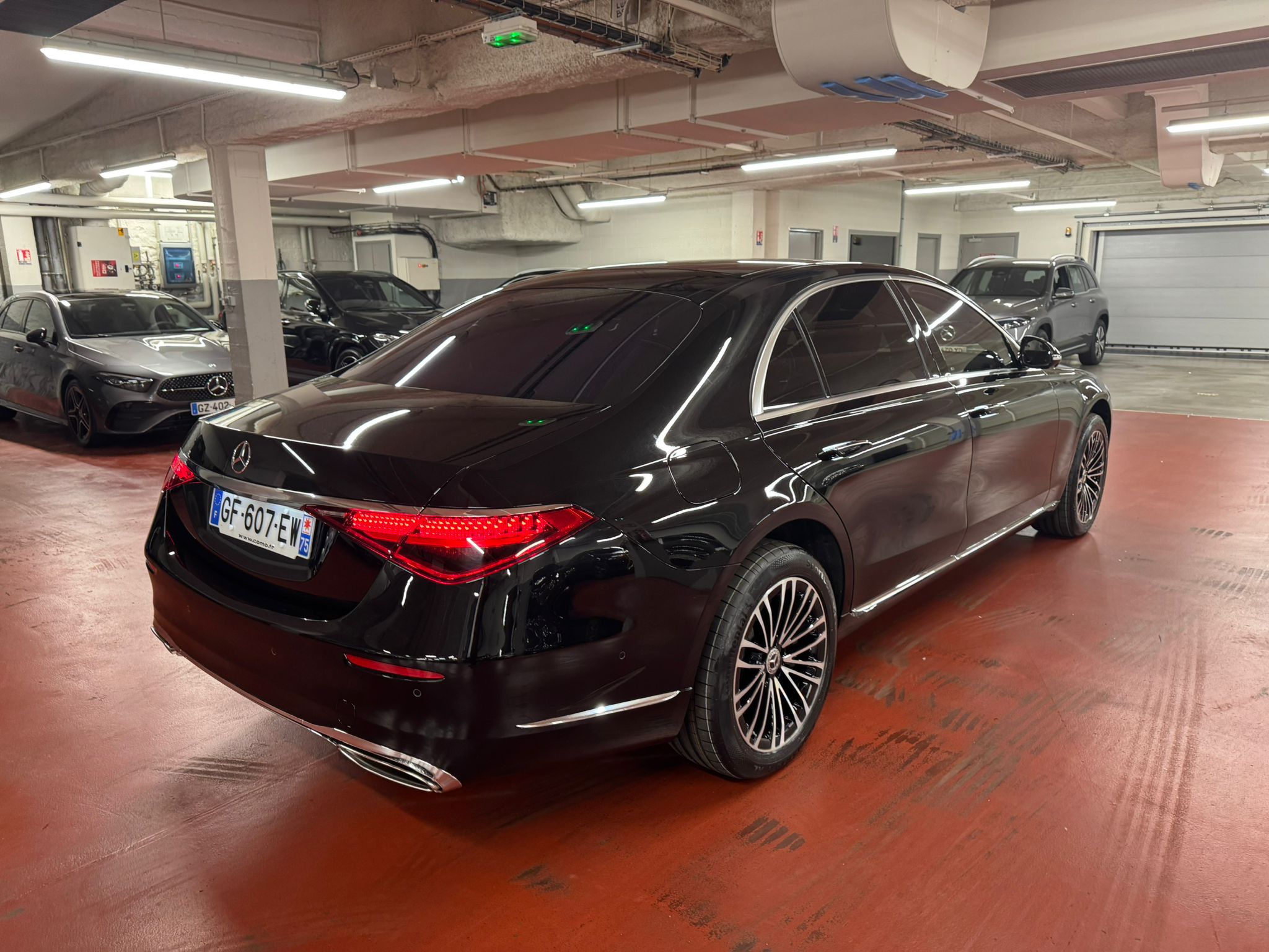 Mercedes Benz S class in Paris (France)