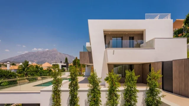 STUNNING NEWLY BUILT GOLF VILLA, Marbella