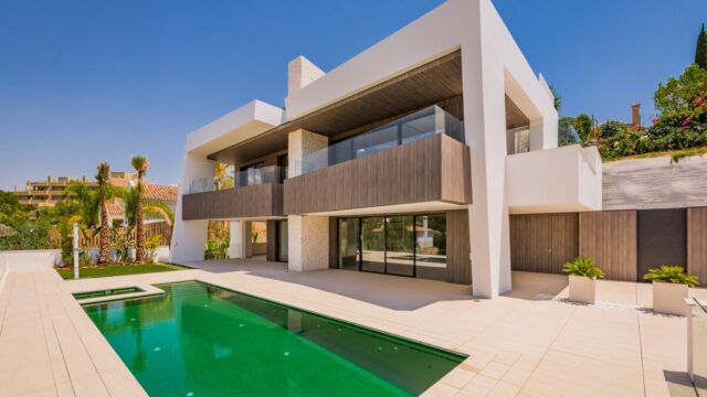 STUNNING NEWLY BUILT GOLF VILLA, Marbella