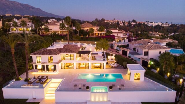 SUPERB VILLA FRONTLINE GOLF TO LOS NARANJOS, Marbella