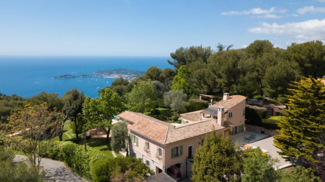 Villa with an exceptional sea view in Eze