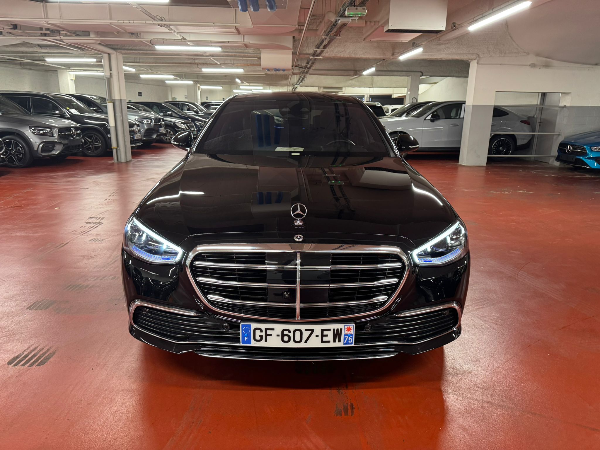 Mercedes Benz S class in Paris (France)