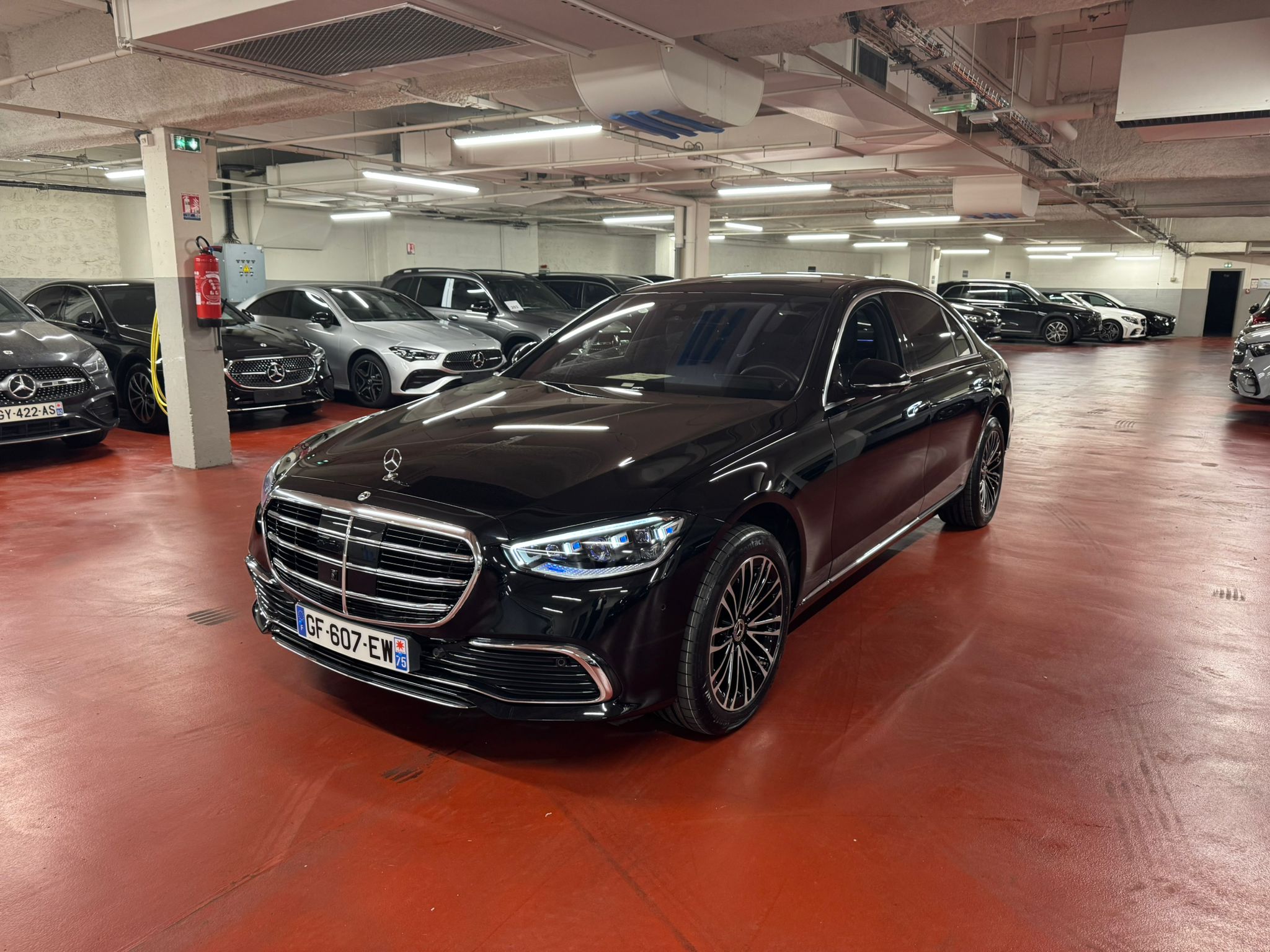 Mercedes Benz S class in Paris (France)