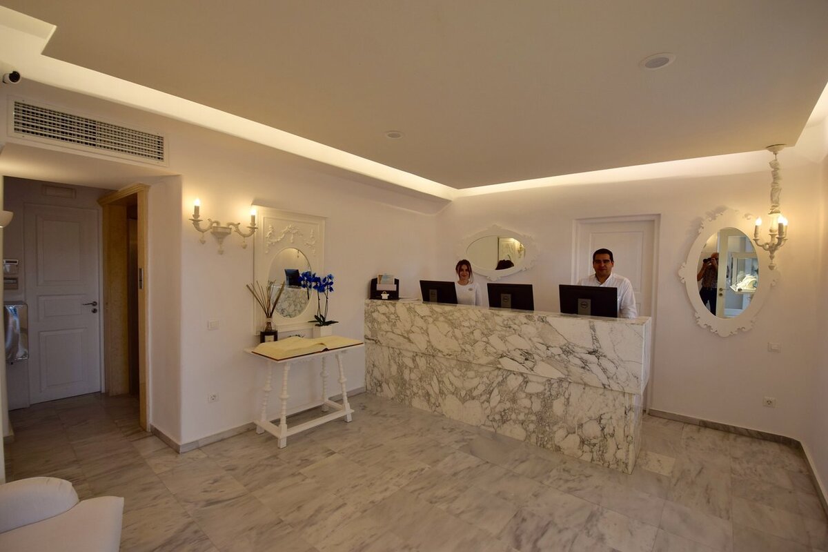 Canaves Oia Suites