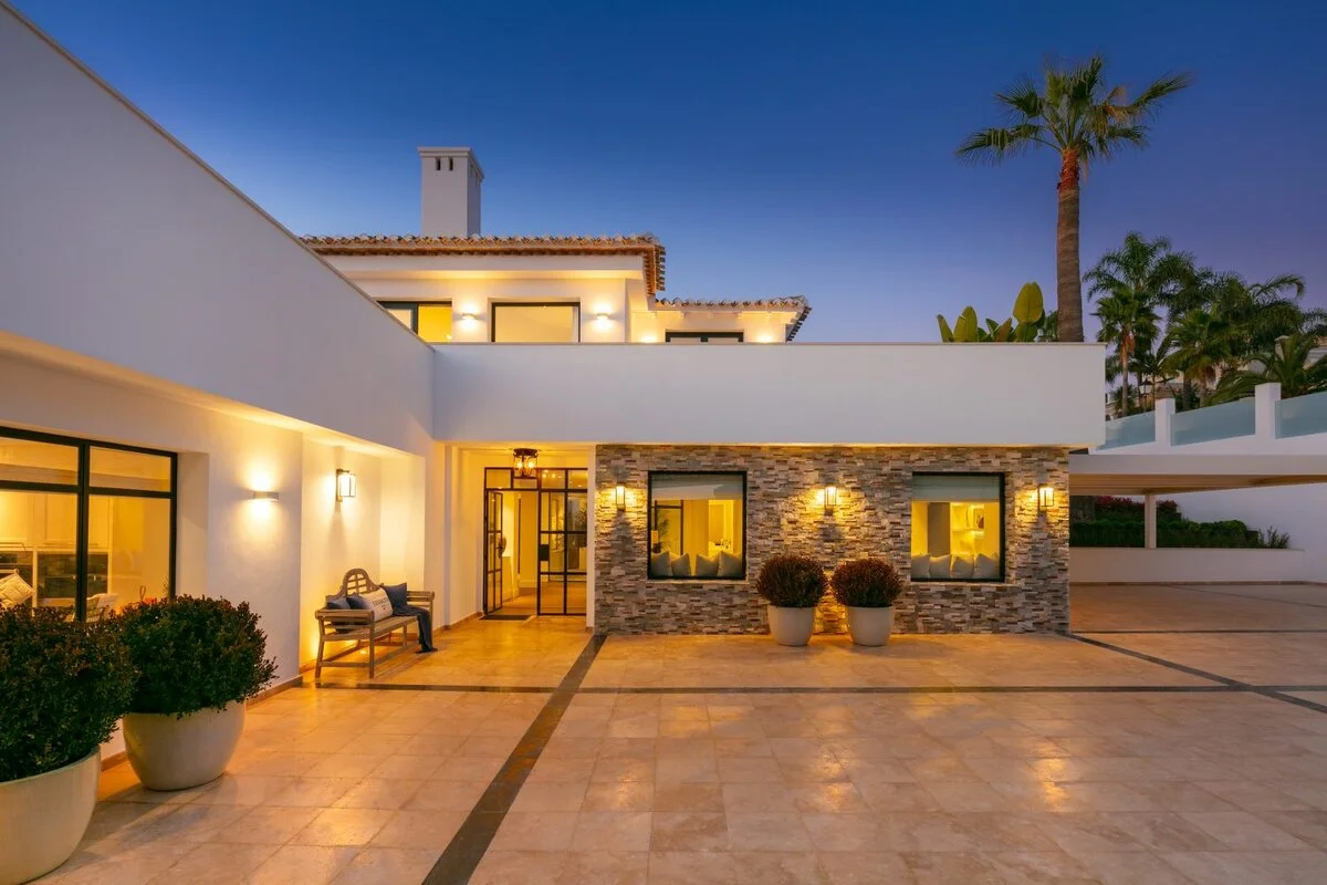 SUPERB VILLA FRONTLINE GOLF TO LOS NARANJOS, Marbella