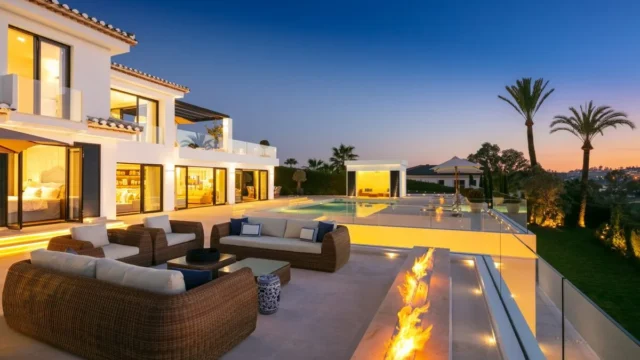 SUPERB VILLA FRONTLINE GOLF TO LOS NARANJOS, Marbella