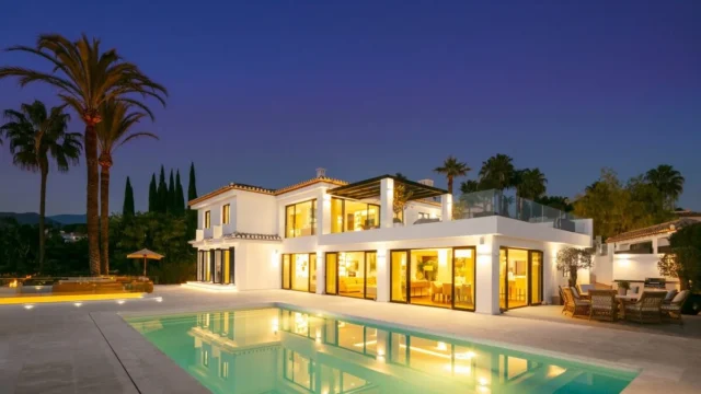 SUPERB VILLA FRONTLINE GOLF TO LOS NARANJOS, Marbella