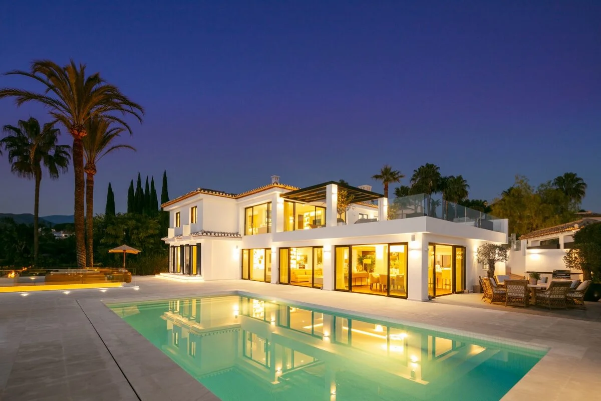 SUPERB VILLA FRONTLINE GOLF TO LOS NARANJOS, Marbella