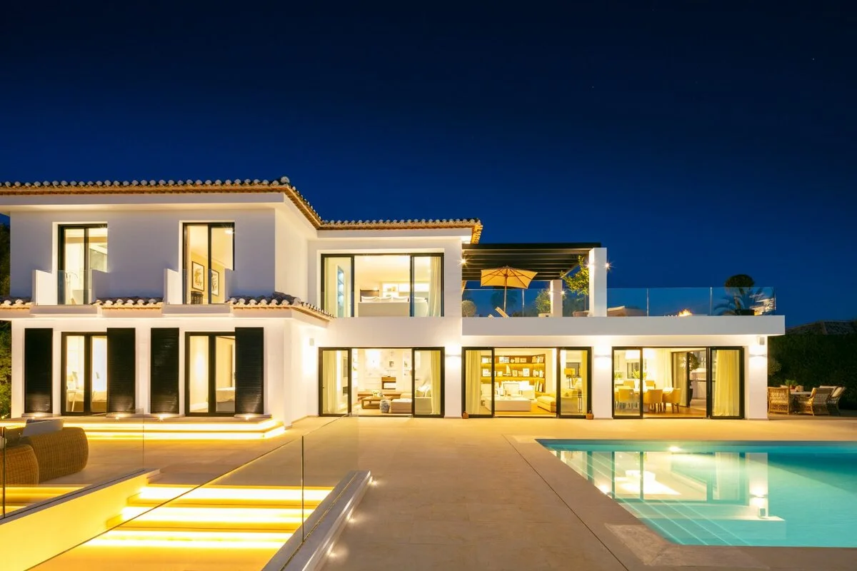 SUPERB VILLA FRONTLINE GOLF TO LOS NARANJOS, Marbella