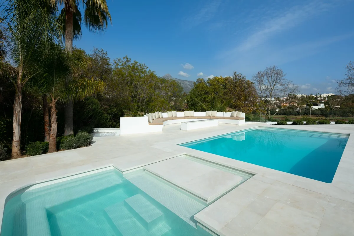 EXCELLENT FRONTLINE GOLF VILLA, Marbella