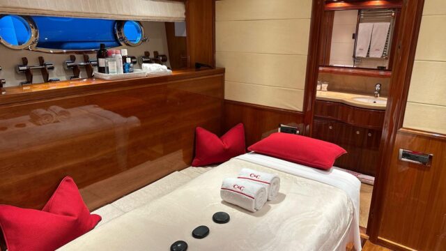 M/Y Champagne and Caviar
