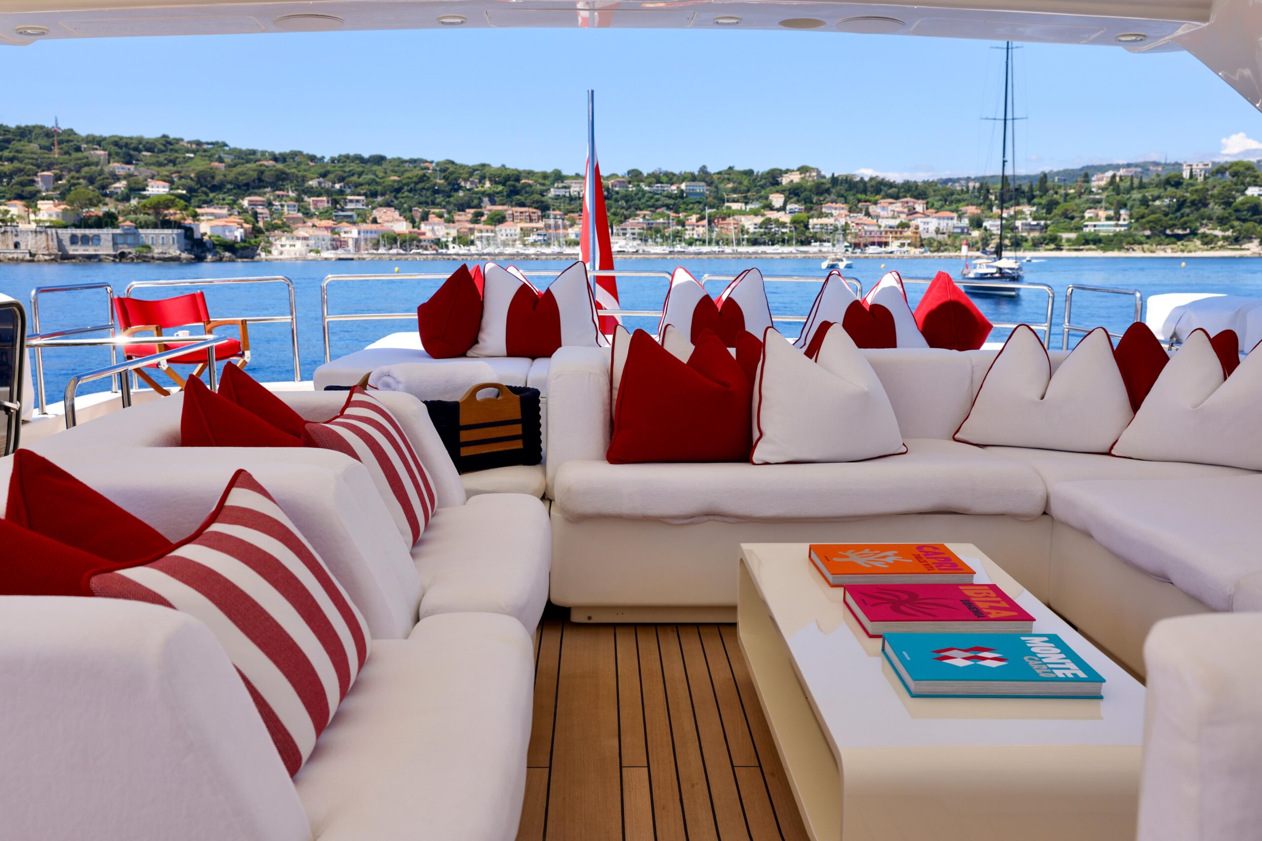 M/Y Champagne and Caviar