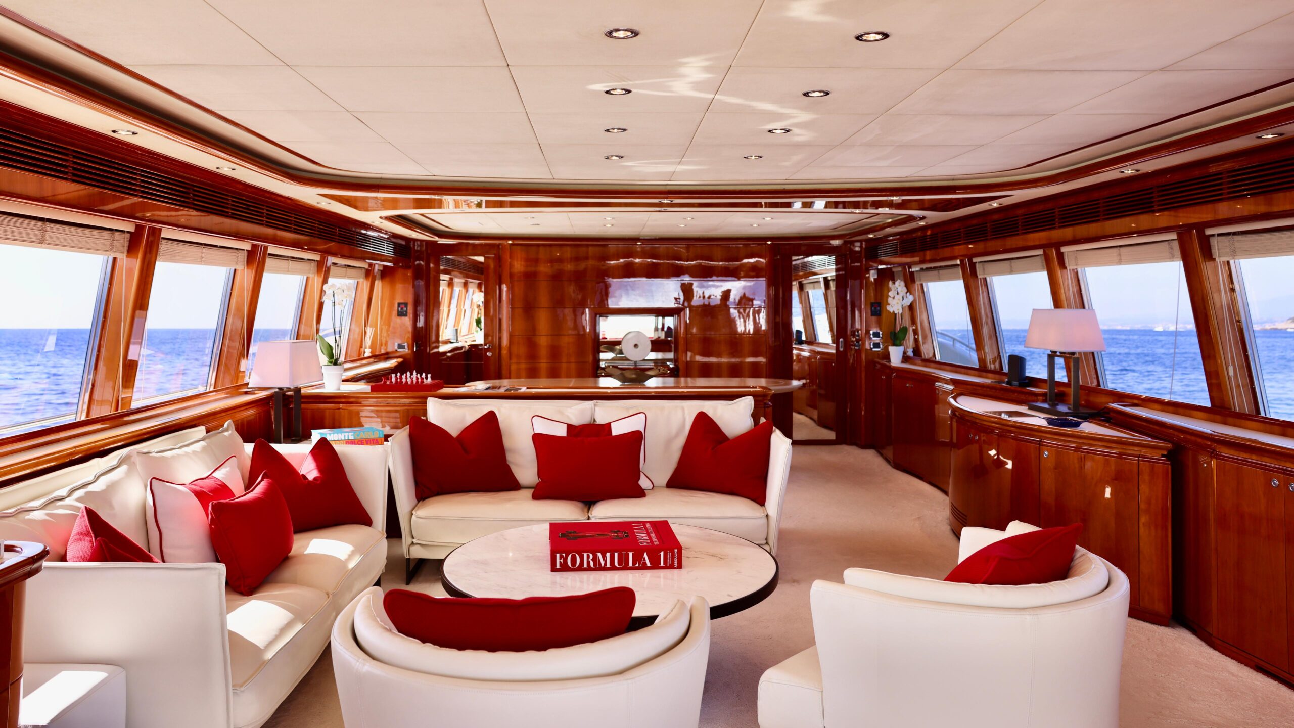 M/Y Champagne and Caviar