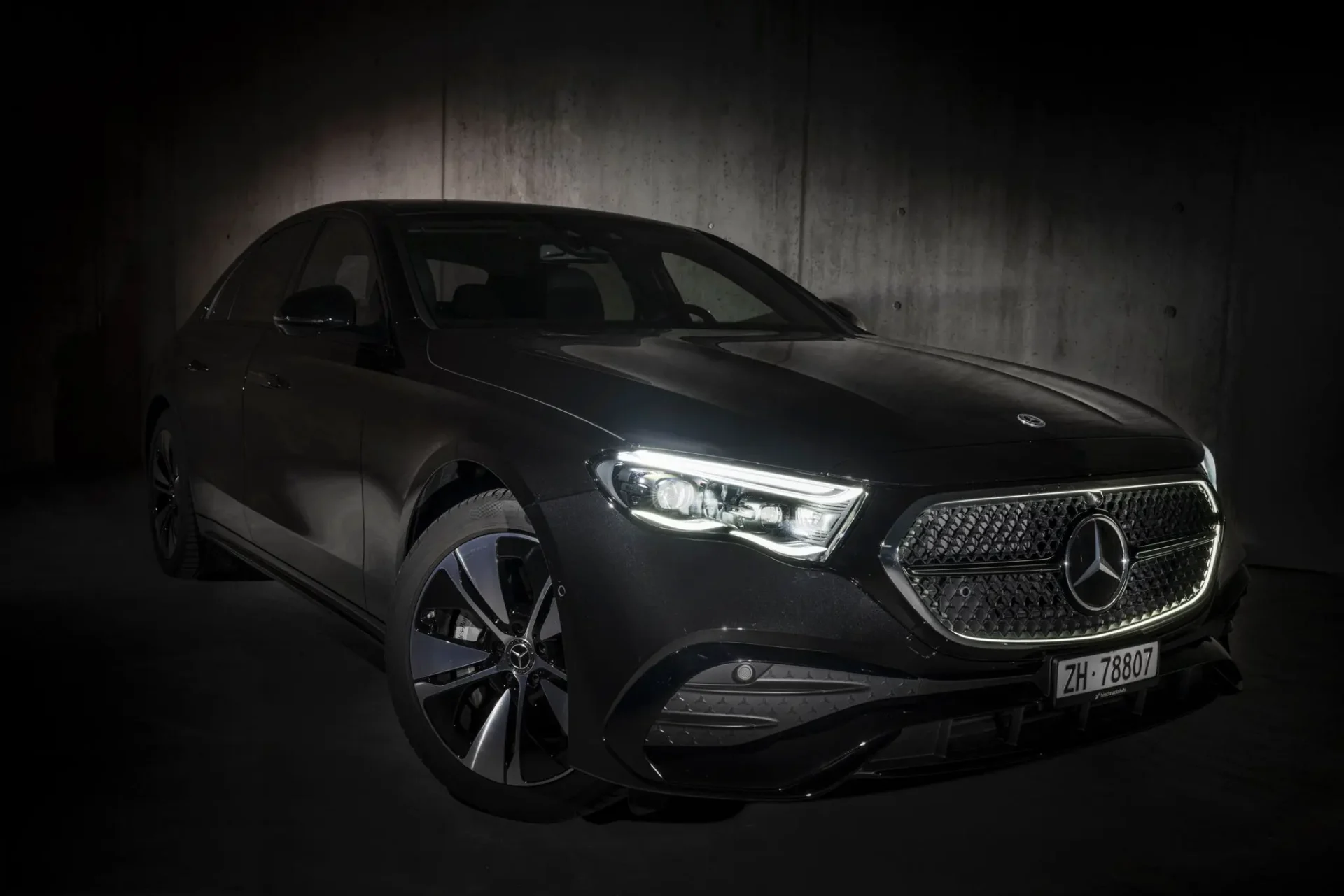 Mercedes-Benz E-Class Limousine