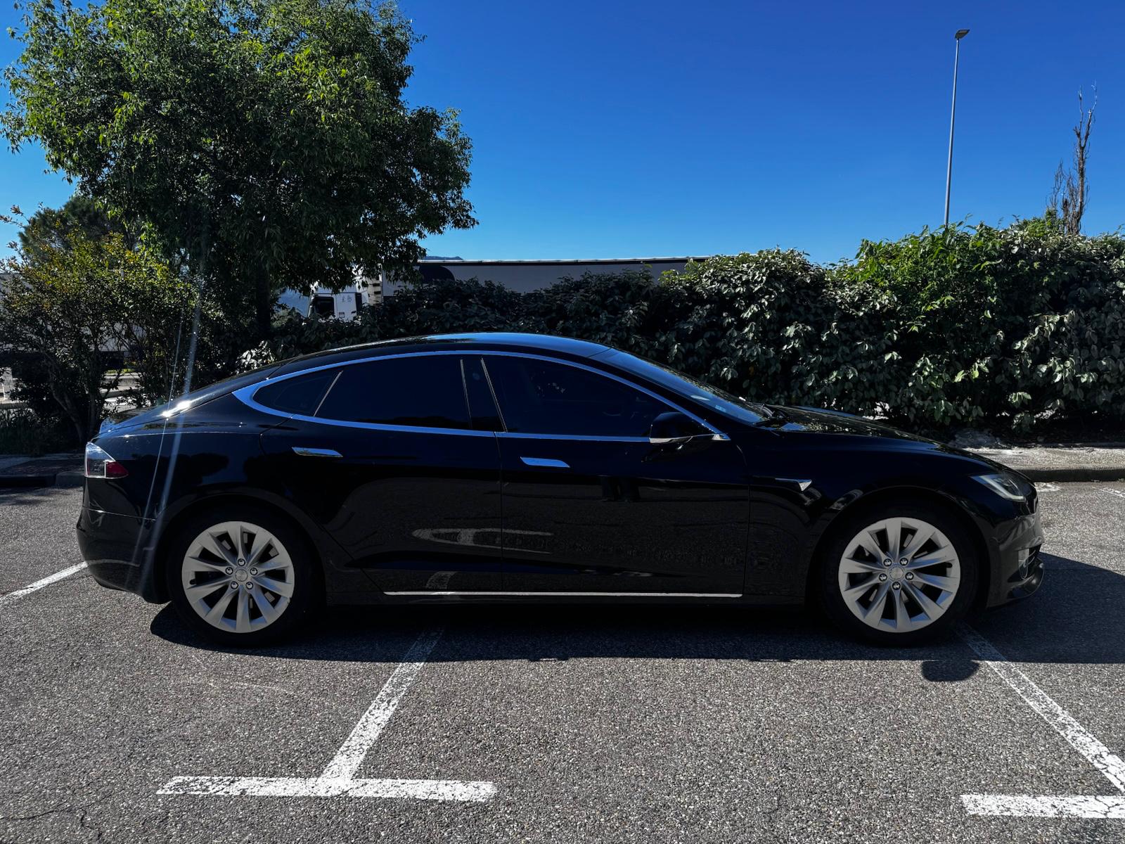 Tesla Model S Nice