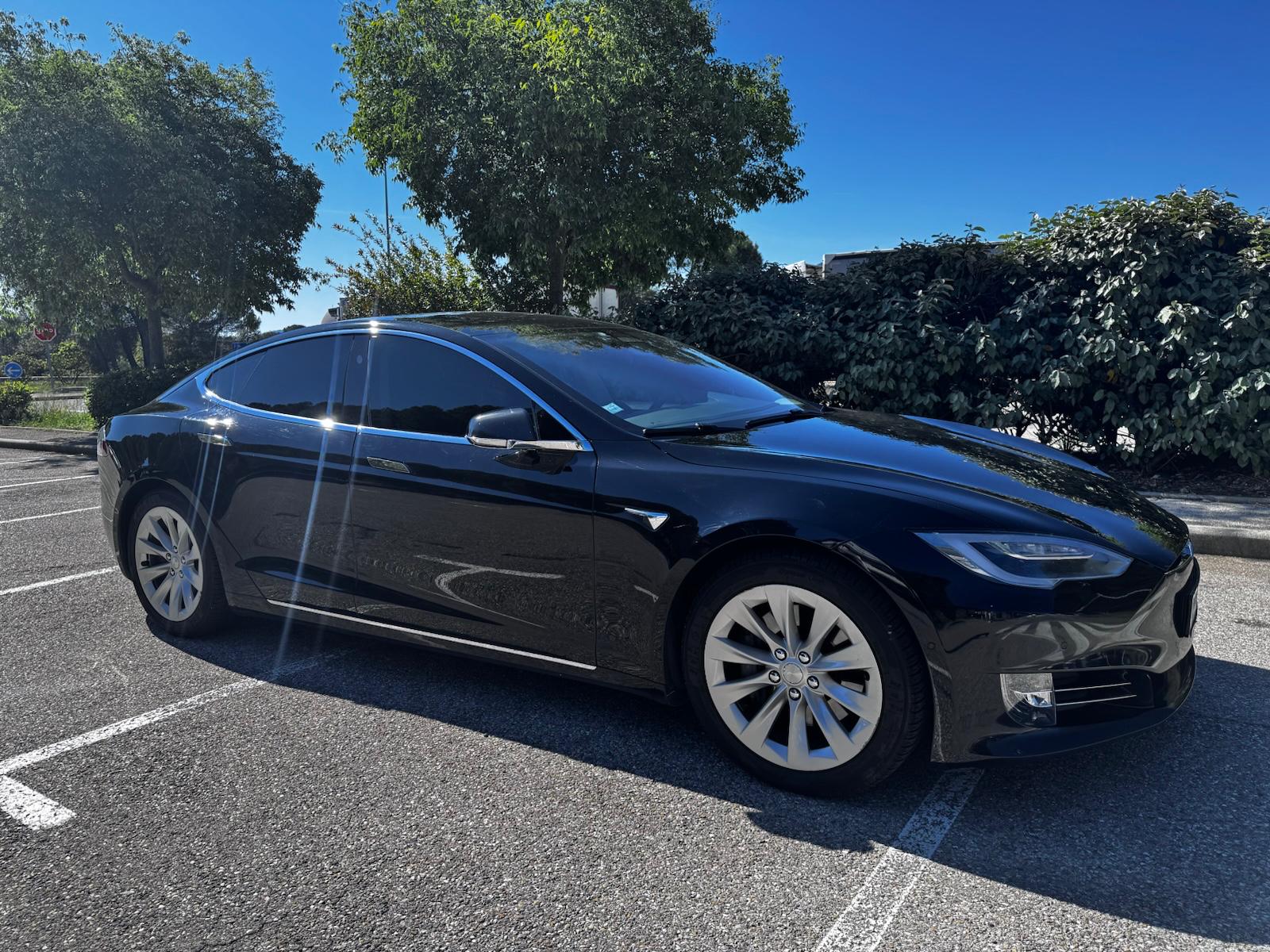 Tesla Model S Nice