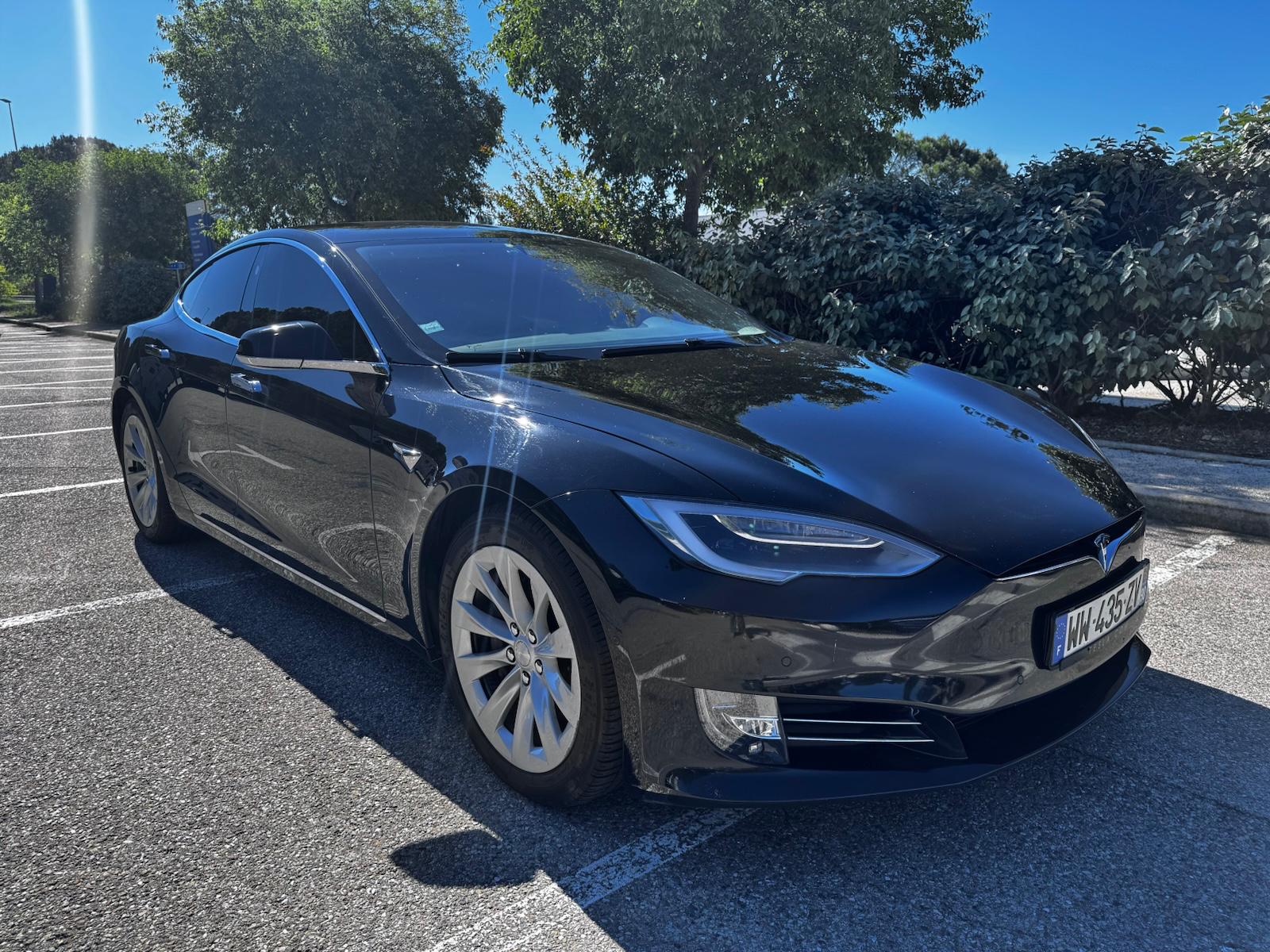 Tesla Model S Nice