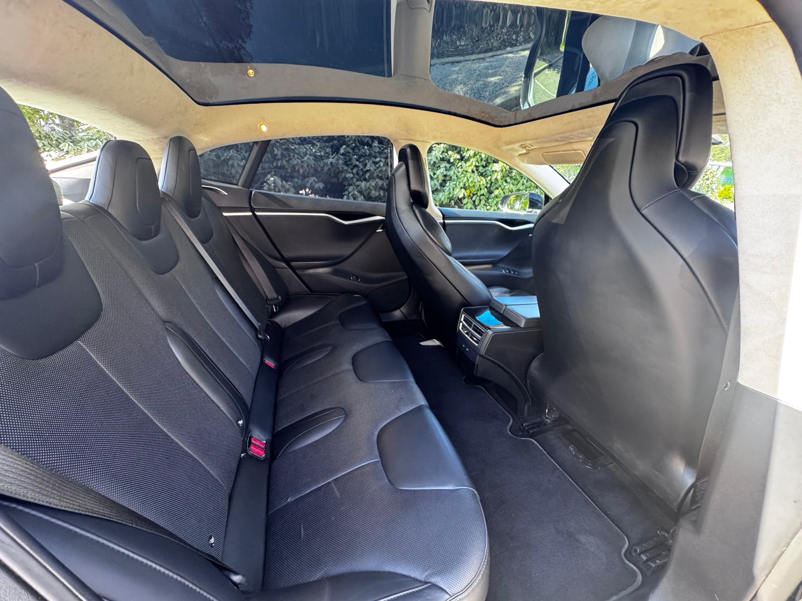 Tesla Model S Nice