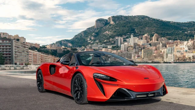 McLaren Artura Spider