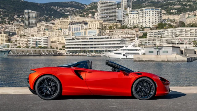McLaren Artura Spider