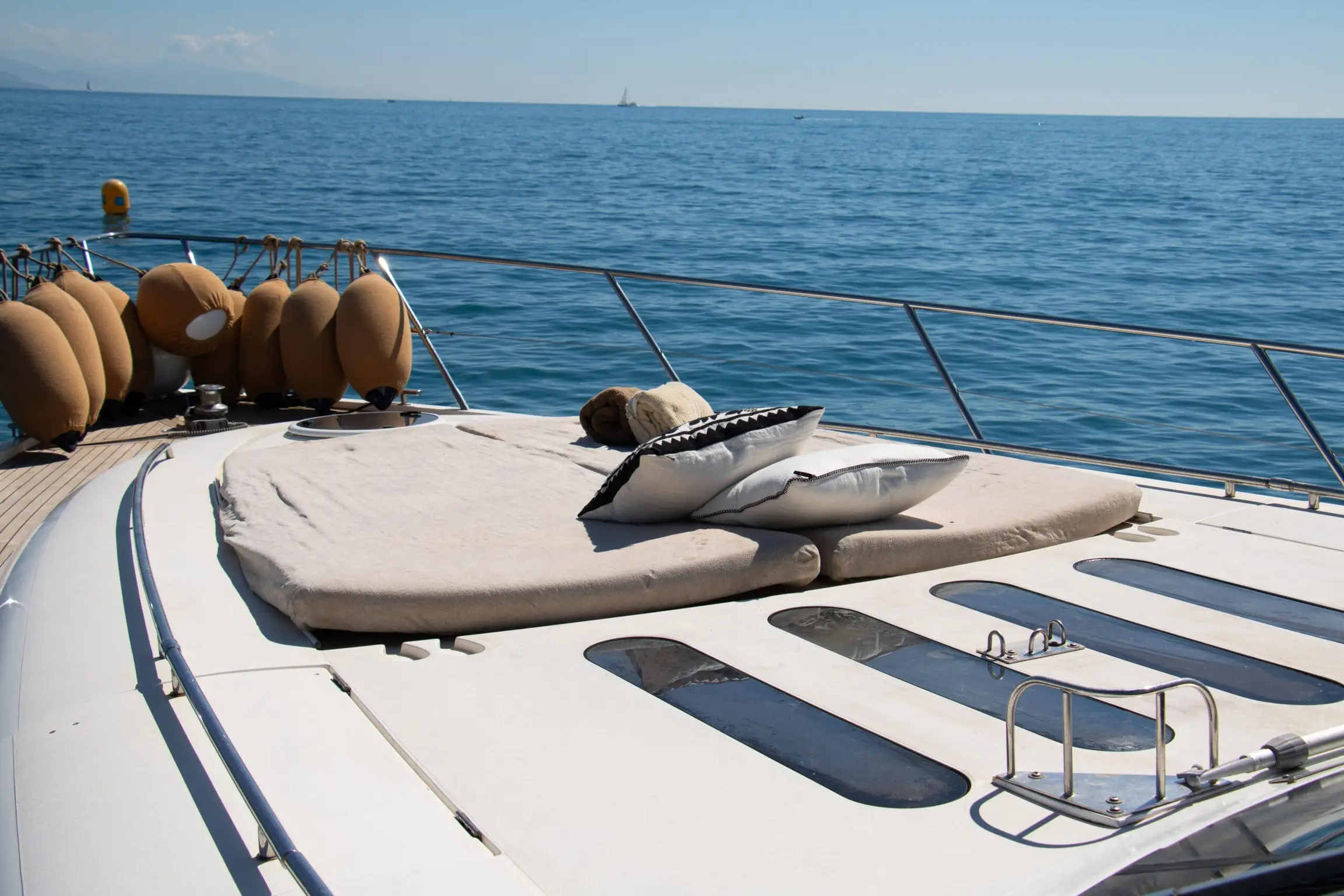 Pura Vida Yacht Charter