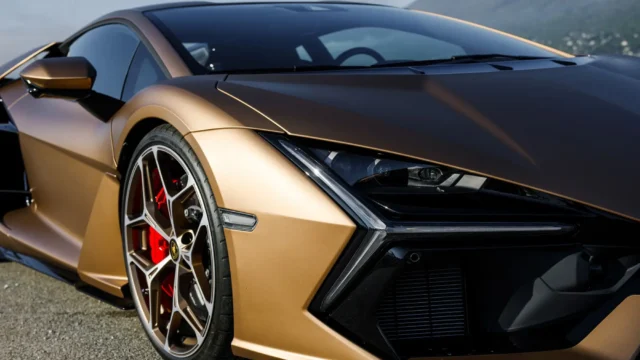 Lamborghini Revuelto