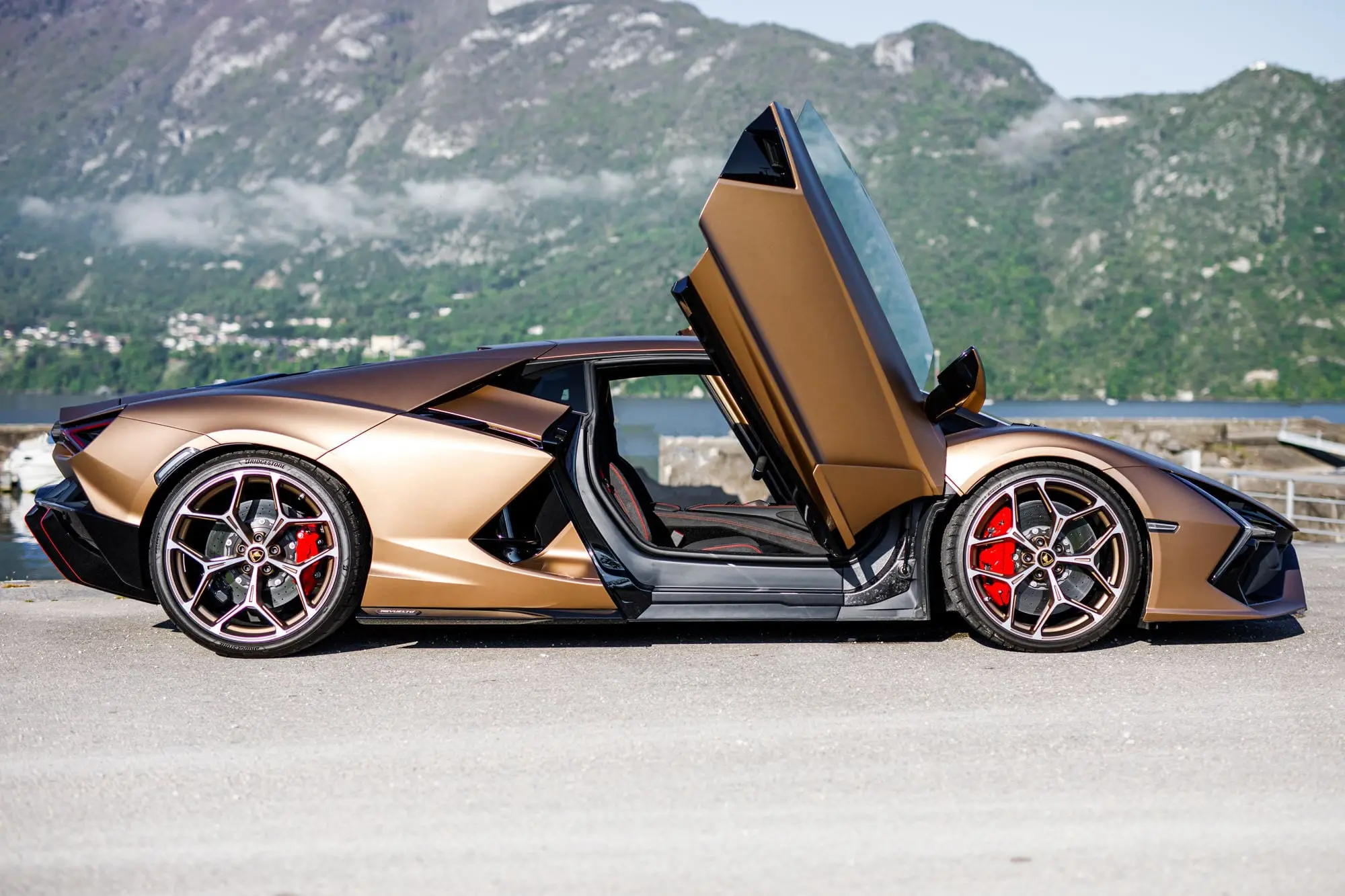 Lamborghini Revuelto