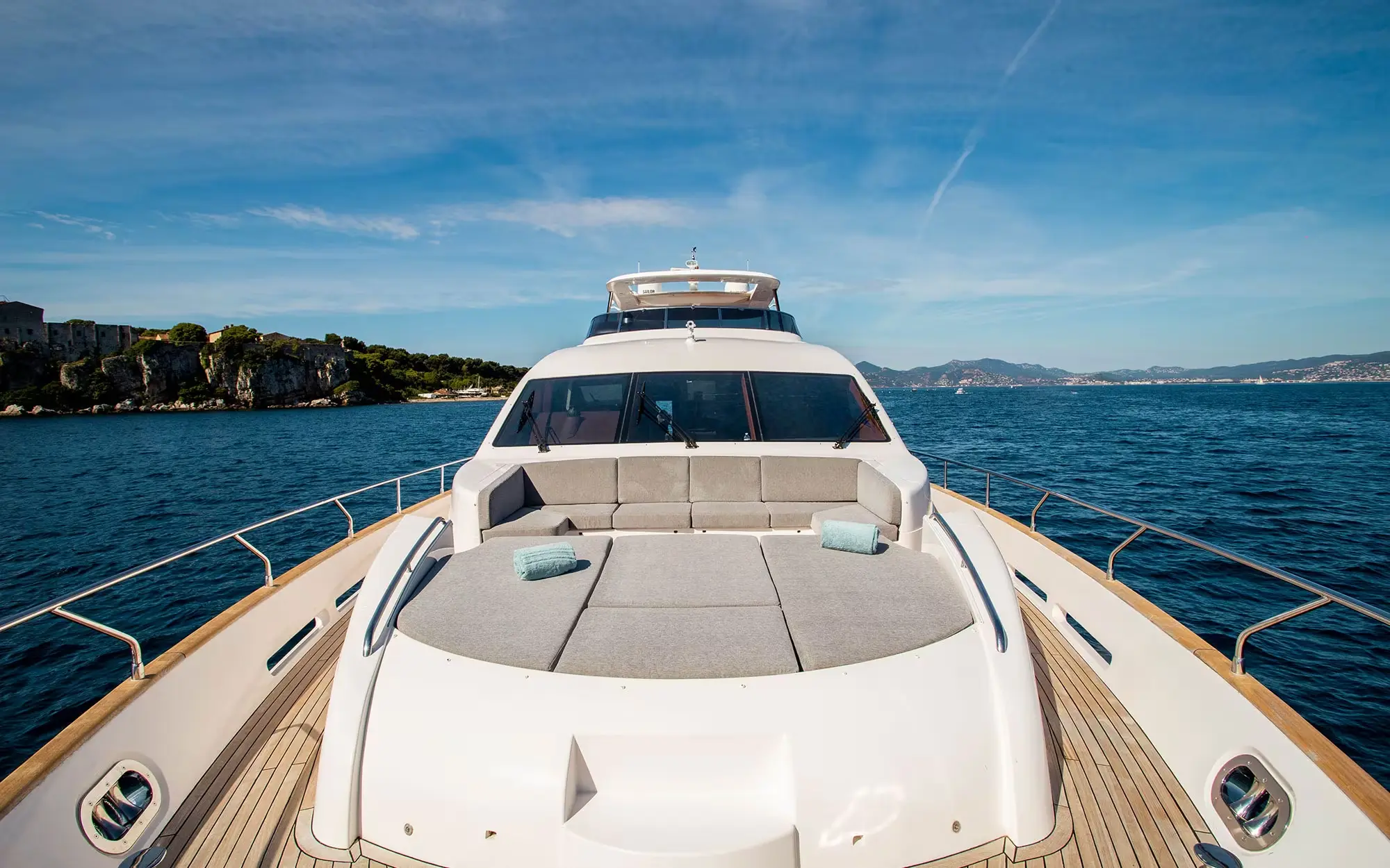 Skyra Yacht Charter