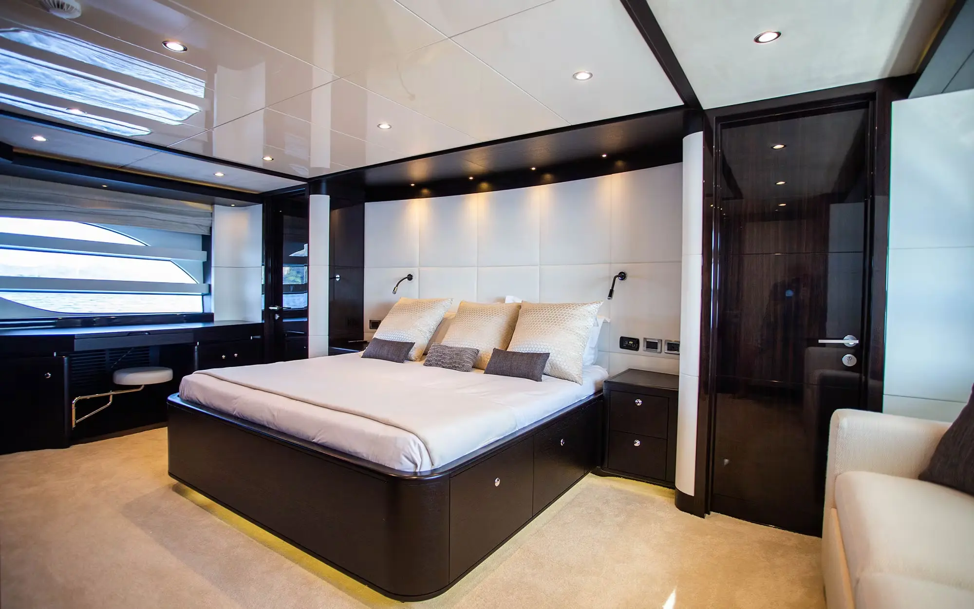 Skyra Yacht Charter