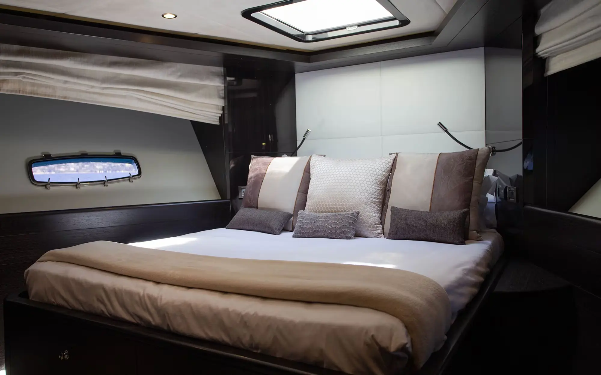 Skyra Yacht Charter