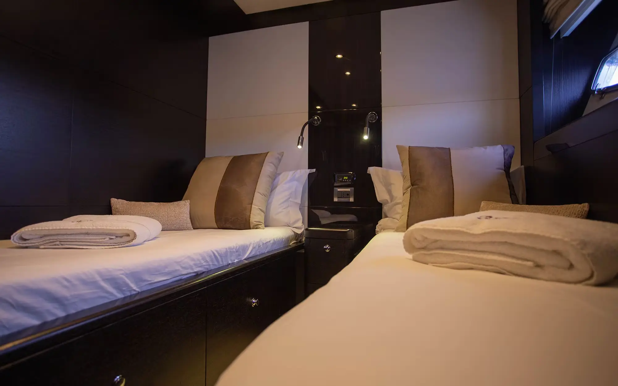 Skyra Yacht Charter