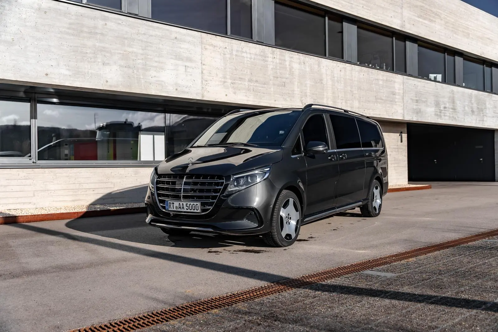 Mercedes-Benz V-Class 300d Exclusive Extra Long 2024