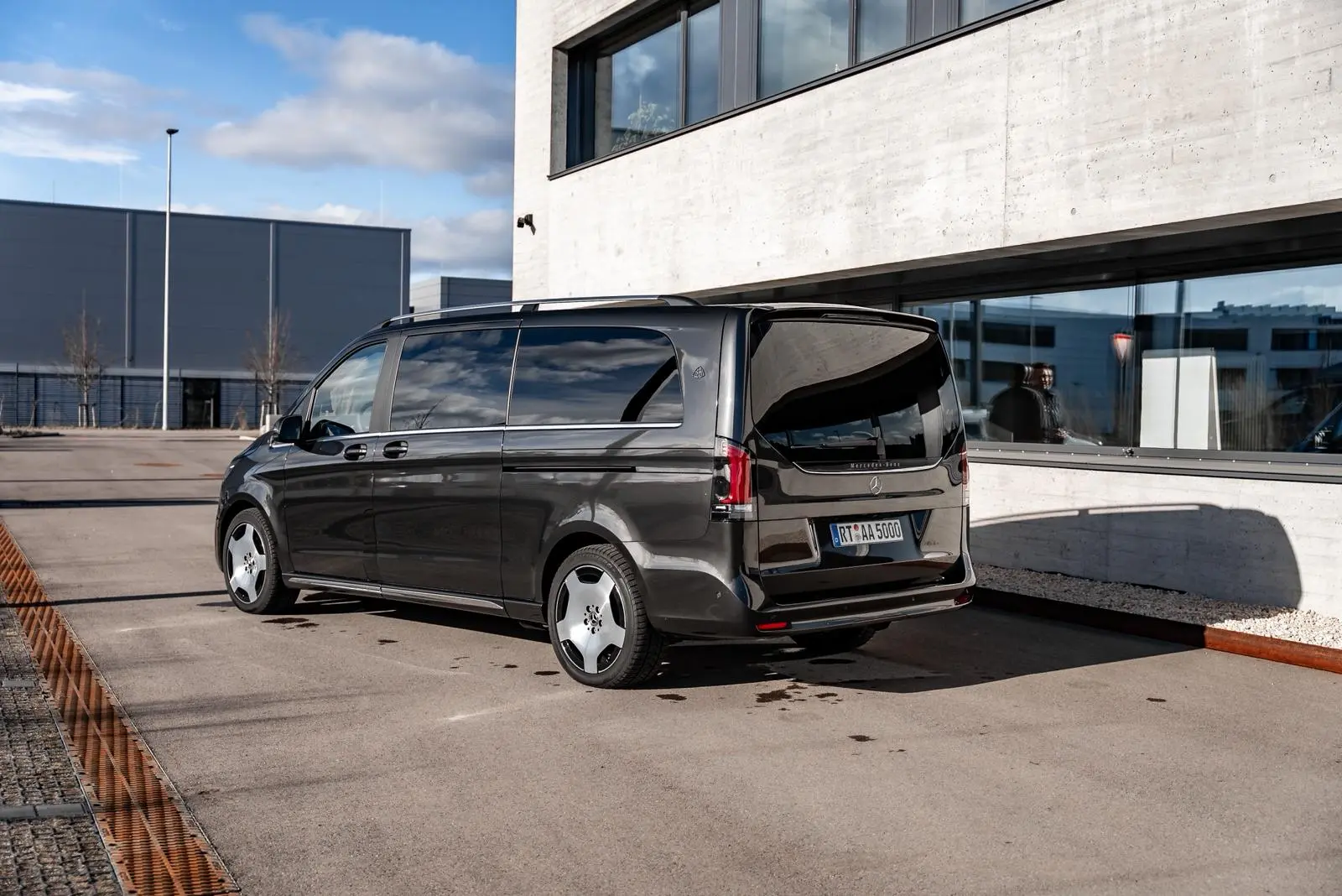 Mercedes-Benz V-Class 300d Exclusive Extra Long 2024