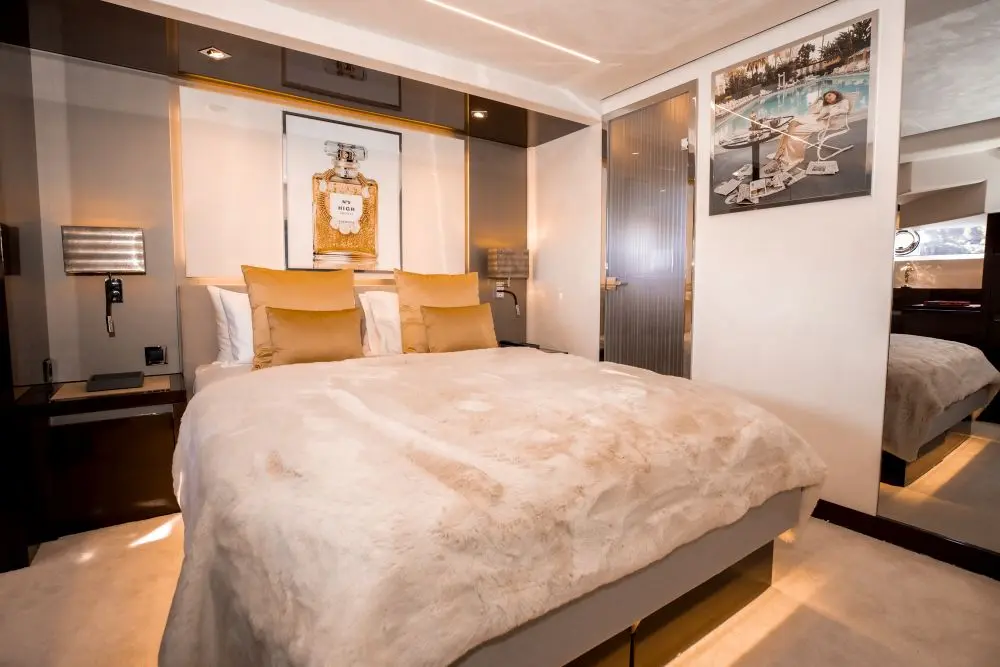 APOLLONIA | Prestige 680